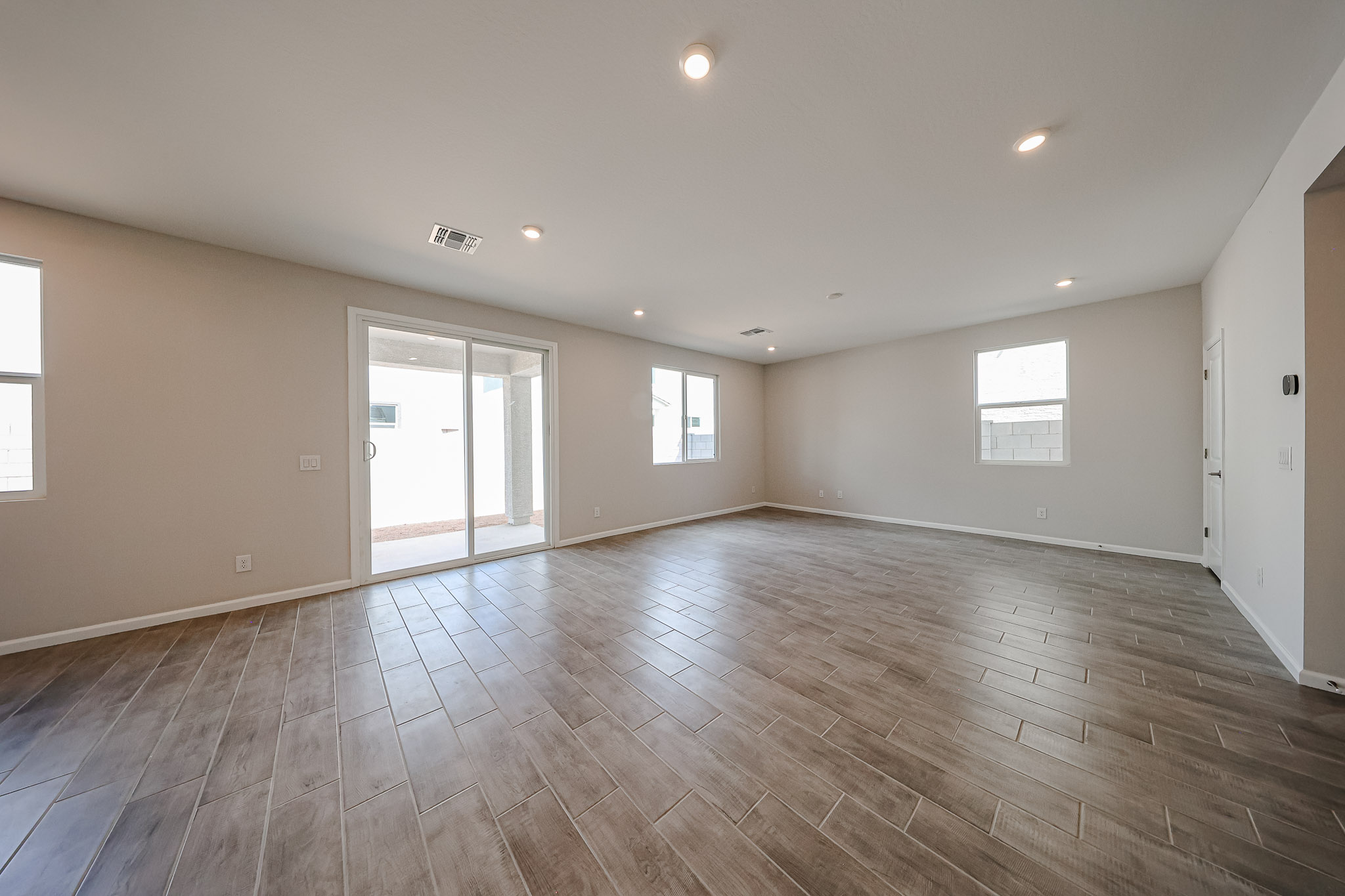 A room with a wood floor and windows.