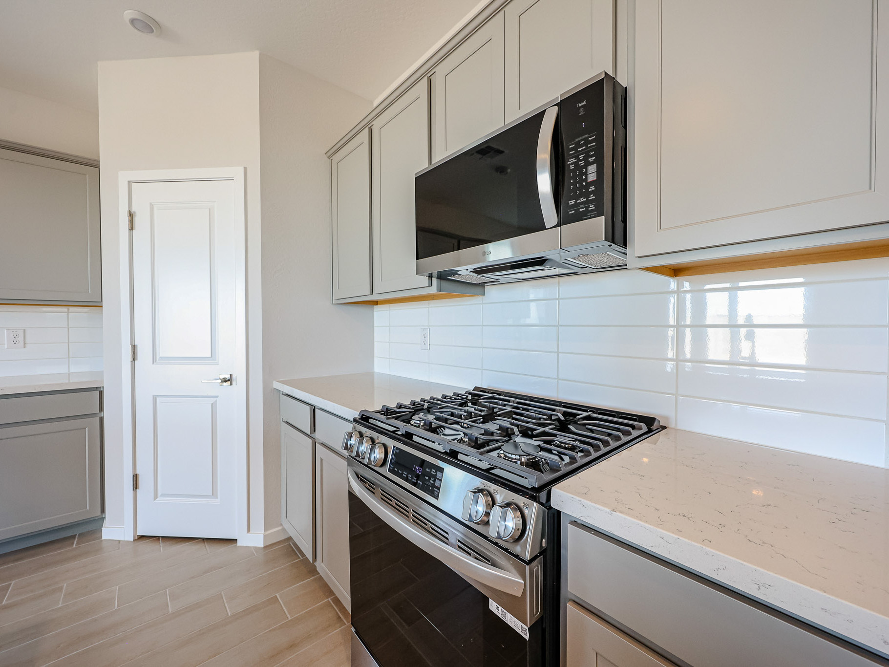 A kitchen with white cabinets.