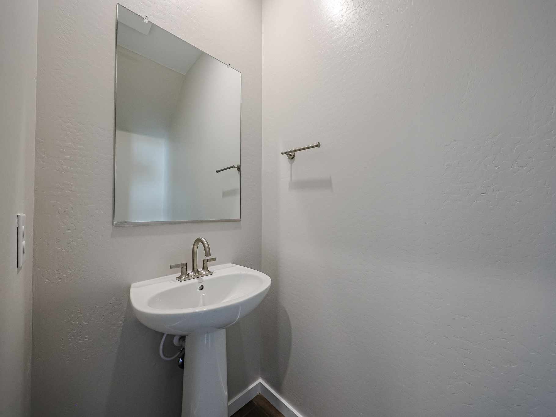 A bathroom with a mirror and sink.