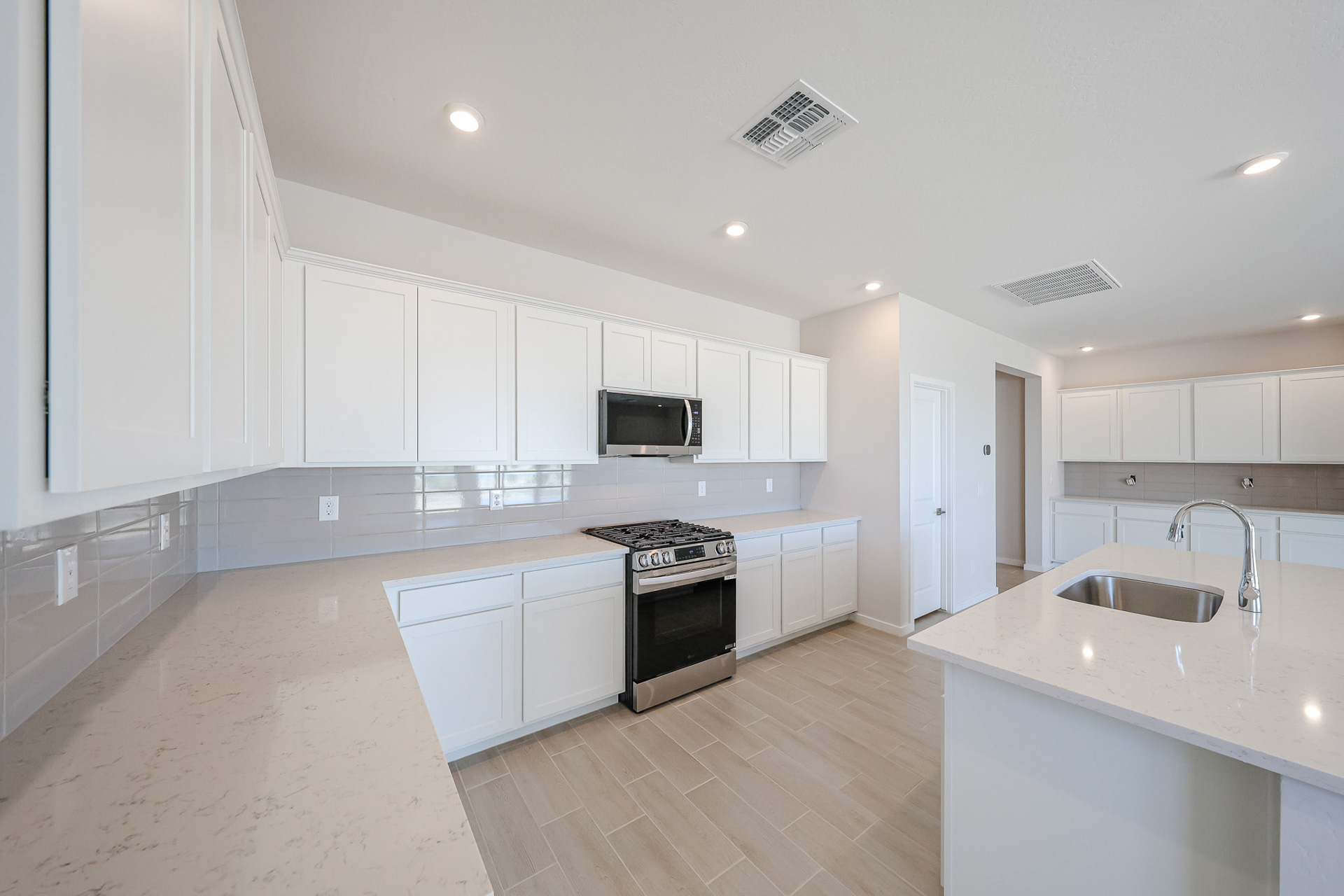 0008 30180 W WINDROSE DR